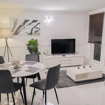 Stunning 2 Bedroom Apartment In Canary Wharf - Morland Apartments London Exterior foto