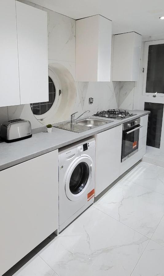 Stunning 2 Bedroom Apartment In Canary Wharf - Morland Apartments London Exterior foto